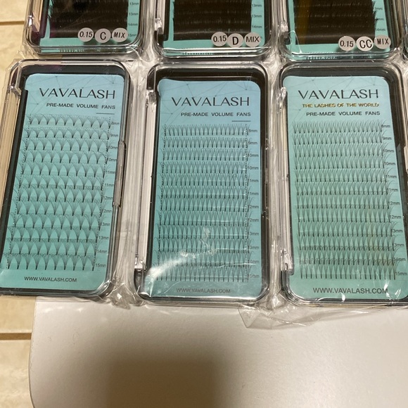 LASH EXTENSION BUNDLE - VAVALASH, EMEDA, HIGU, QUEWEL + QUEWEL Glue Rings - Picture 7 of 9